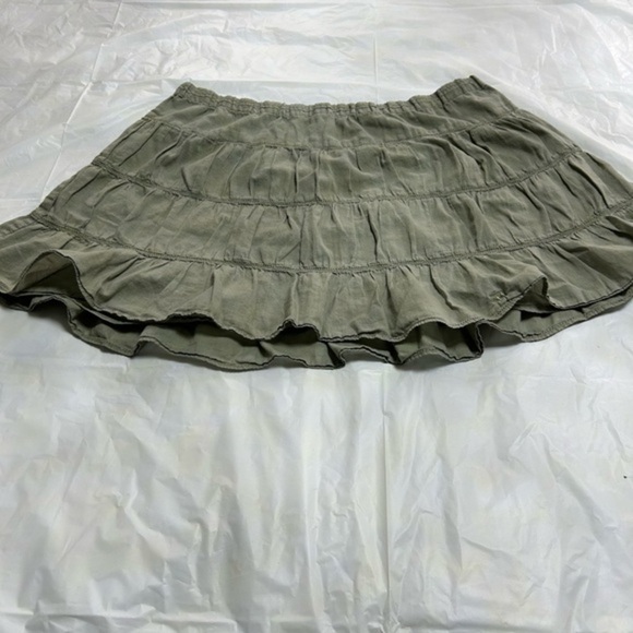 Abercrombie & Fitch mini skirt. Gently used, size Medium.‎ - Picture 1 of 4